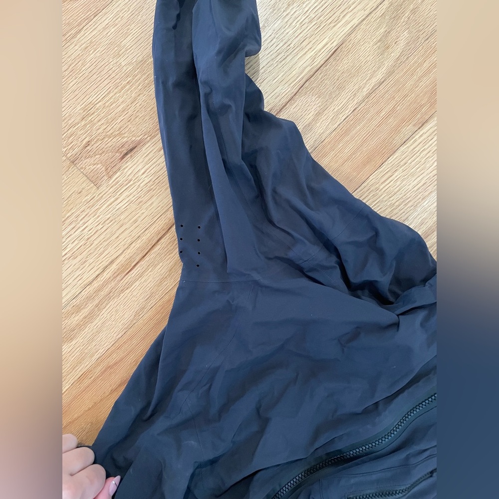 Rapha Fully Waterproof, Breathable Rain Jacket - image 10